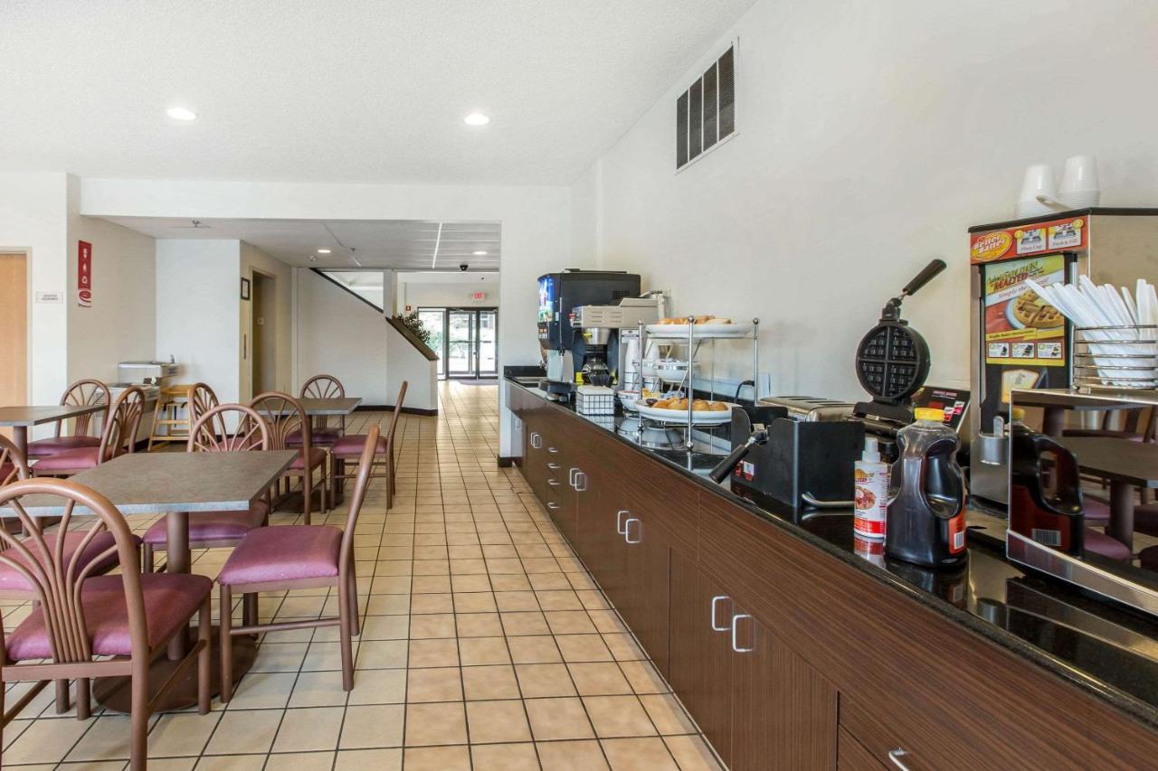 Econo Lodge Inn & Suites Peoria Illinois Dış mekan fotoğraf