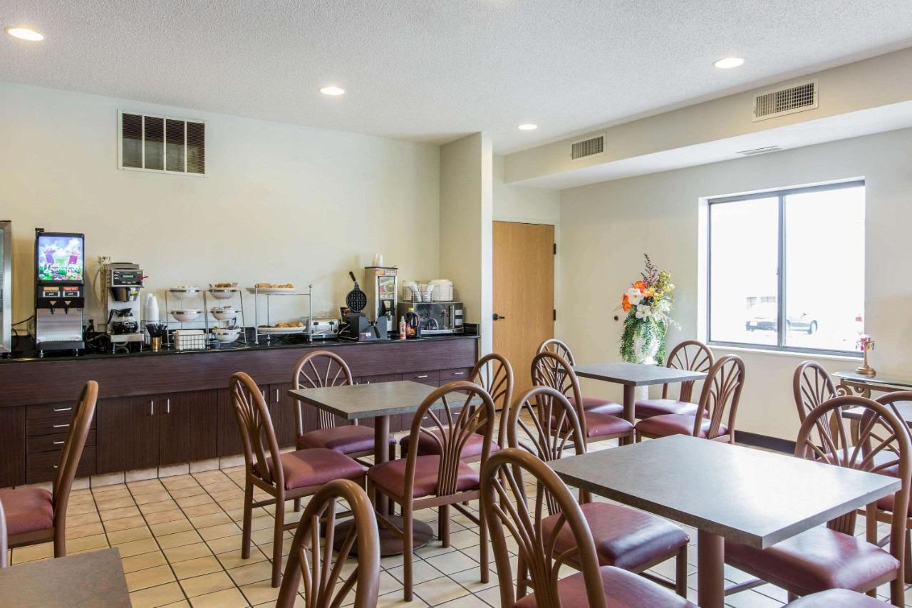 Econo Lodge Inn & Suites Peoria Illinois Dış mekan fotoğraf