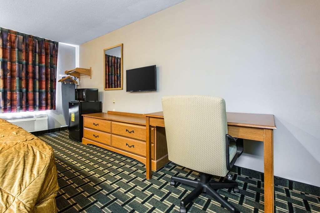 Econo Lodge Inn & Suites Peoria Illinois Oda fotoğraf