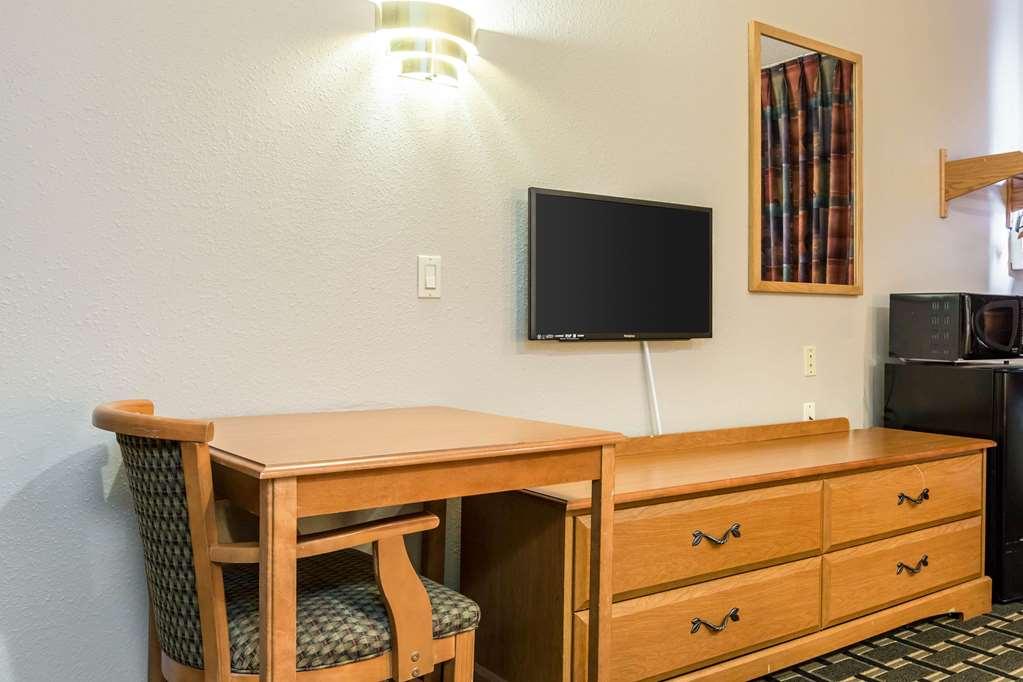 Econo Lodge Inn & Suites Peoria Illinois Oda fotoğraf