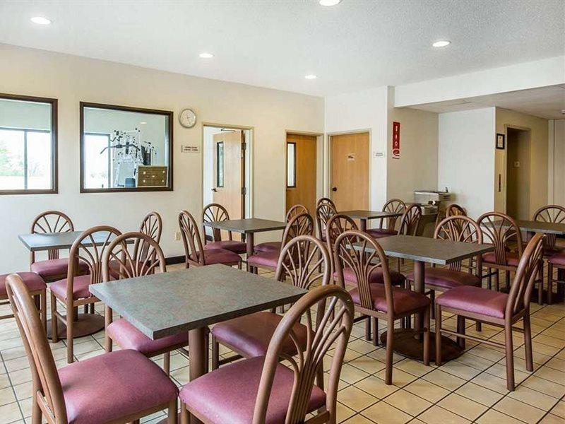 Econo Lodge Inn & Suites Peoria Illinois Dış mekan fotoğraf