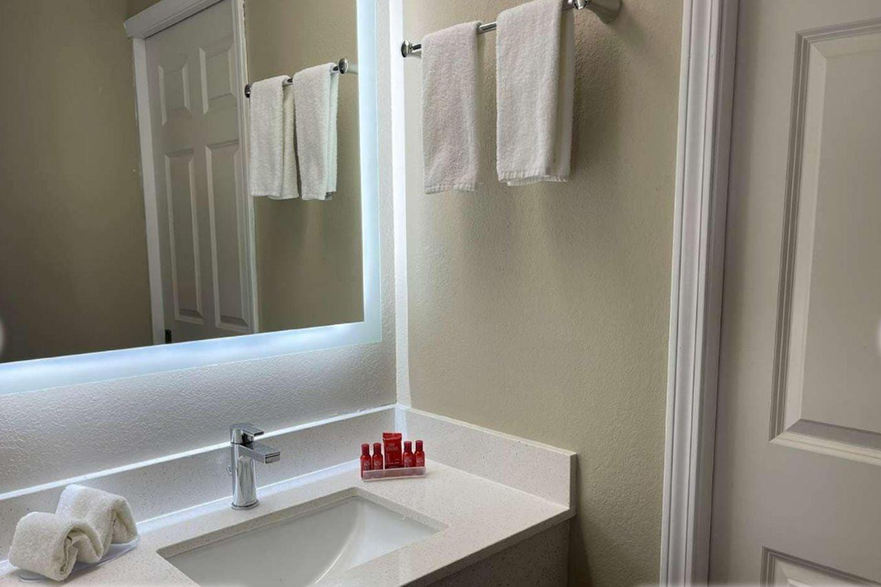 Econo Lodge Inn & Suites Peoria Illinois Dış mekan fotoğraf